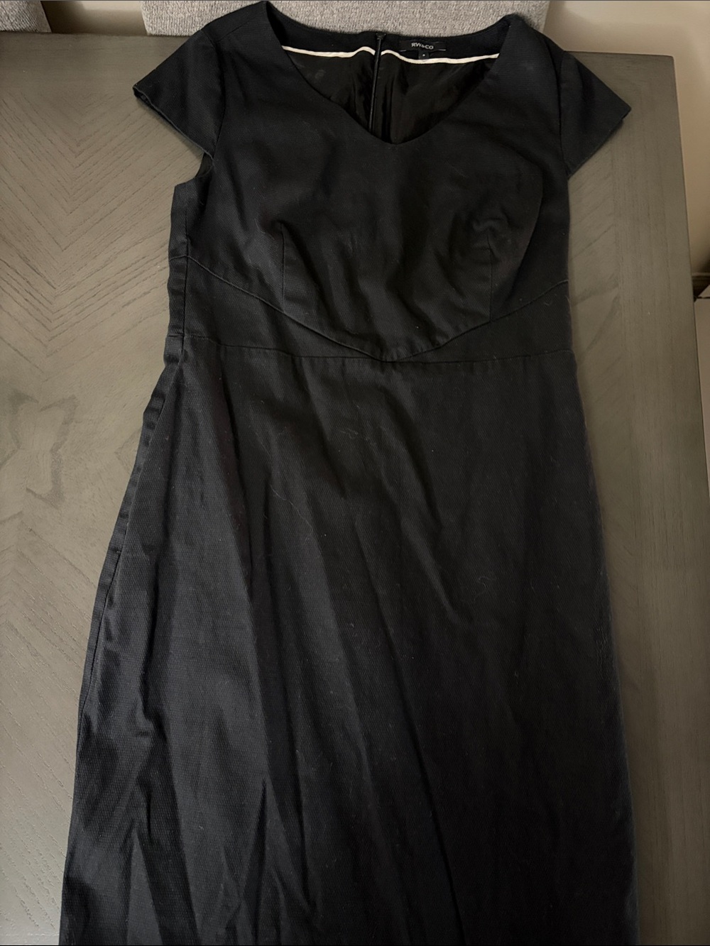 RW&CO. Black V-Neck Cap Sleeve Midi Dress